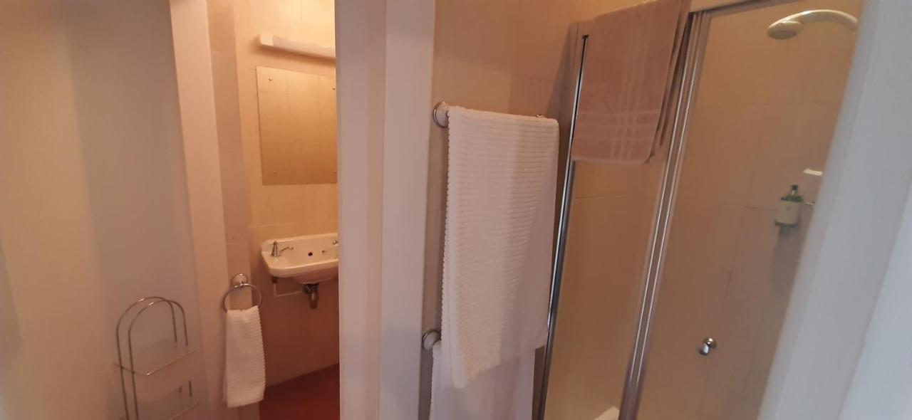 מלון שנקלין Brooke House מראה חיצוני תמונה